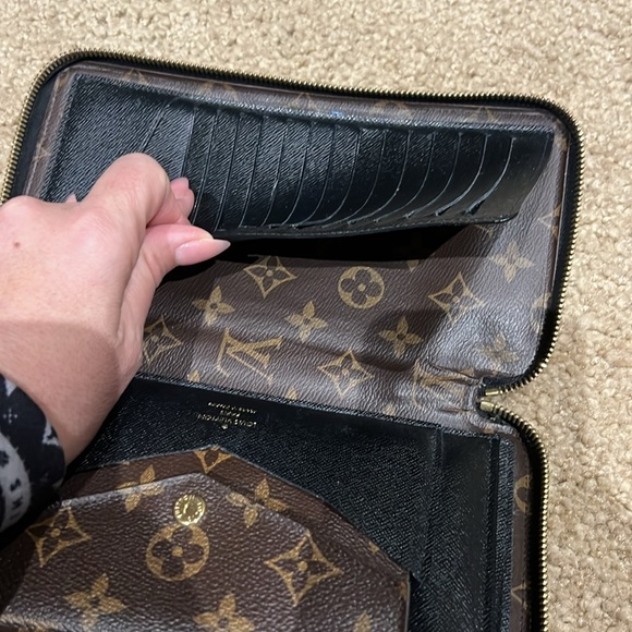Louis Vuitton Monogram Daily Organizer in Noir - Picture 7 of 7